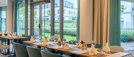 Daily continental breakfast (EUR 12.90 per person)