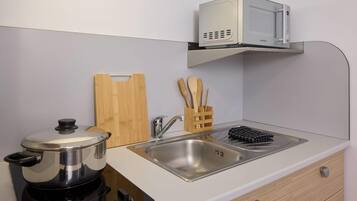 Phòng, 1 giường cỡ queen, không hút thuốc (Upgrade) | Bếp riêng | Dụng cụ pha cà phê/trà, ấm điện