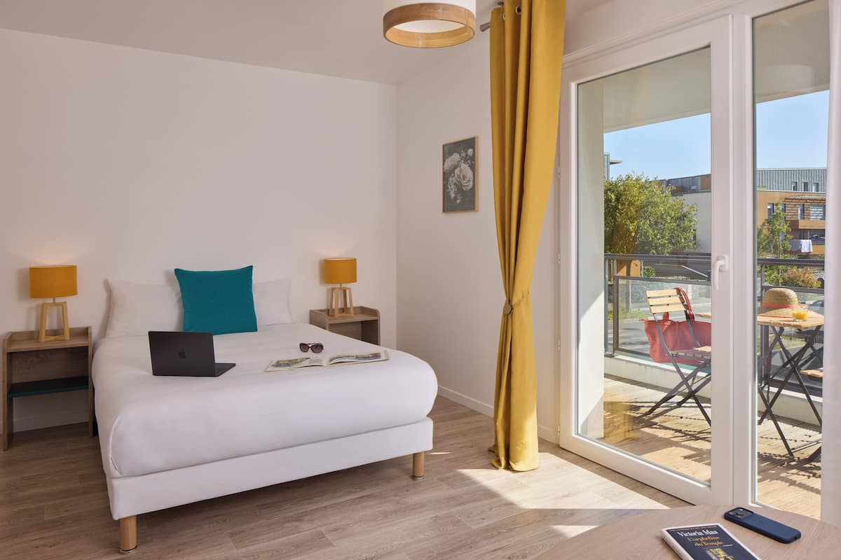 Standard Studio | Free cribs/infant beds, free WiFi, bed sheets