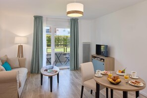 套房, 2 张大床, 无烟房 | 免费婴儿床、免费 WiFi、床单