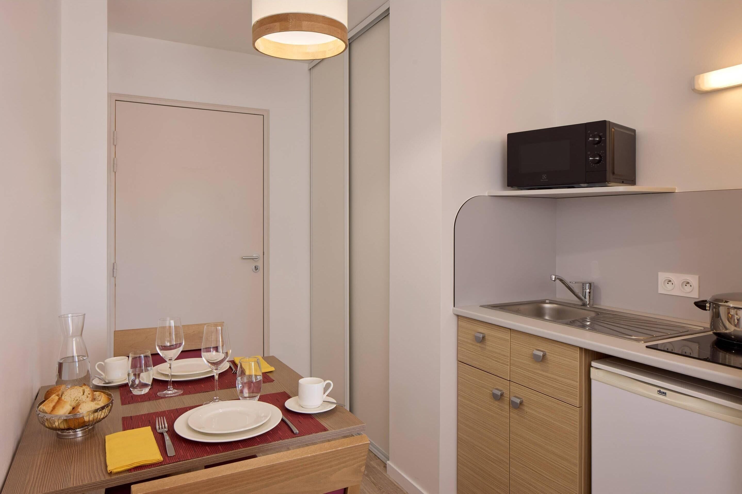 Standard Studio | Cribs (free), WiFi (free), bed sheets