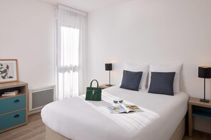 Suite, 2 Queen Beds, Non Smoking | Free cribs/infant beds, free WiFi, bed sheets - Quality Suites St-Quentin en Yvelines (Montigny-le-Bretonneux)