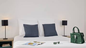 Standard Room, 1 Queen Bed, Non Smoking | Cribs (free), WiFi (free), bed sheets