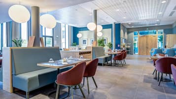 Se ofrece un desayuno continental todos los días (12.90 EUR por persona)