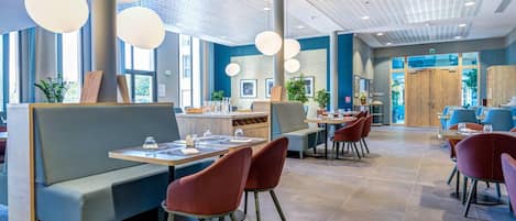 Dagelijks continentaal ontbijt (EUR 12.90 per persoon)