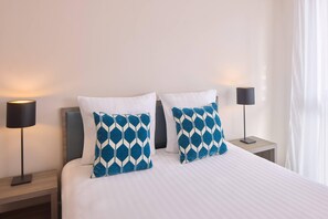 Standard Room, 1 Queen Bed, Non Smoking | Free cribs/infant beds, free WiFi, bed sheets - Quality Suites Morangis Orly (Morangis)