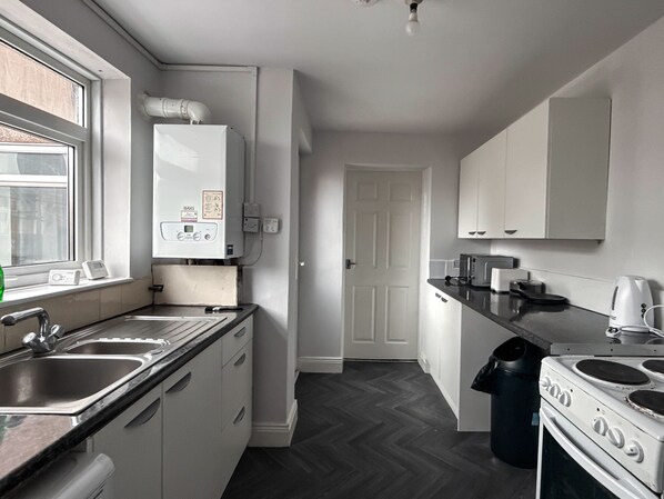 Mikrobølgeovn, ovn og kokeplater