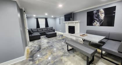 Conyers, GA 1-bedroom retreat w/fitness, jacuzzi, massage & pool table