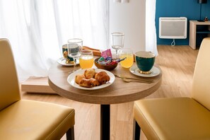 Daily continental breakfast (EUR 12.90 per person)