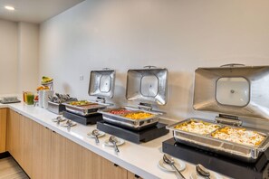 Free daily continental breakfast - Comfort Suites Tijuana (Tijuana)