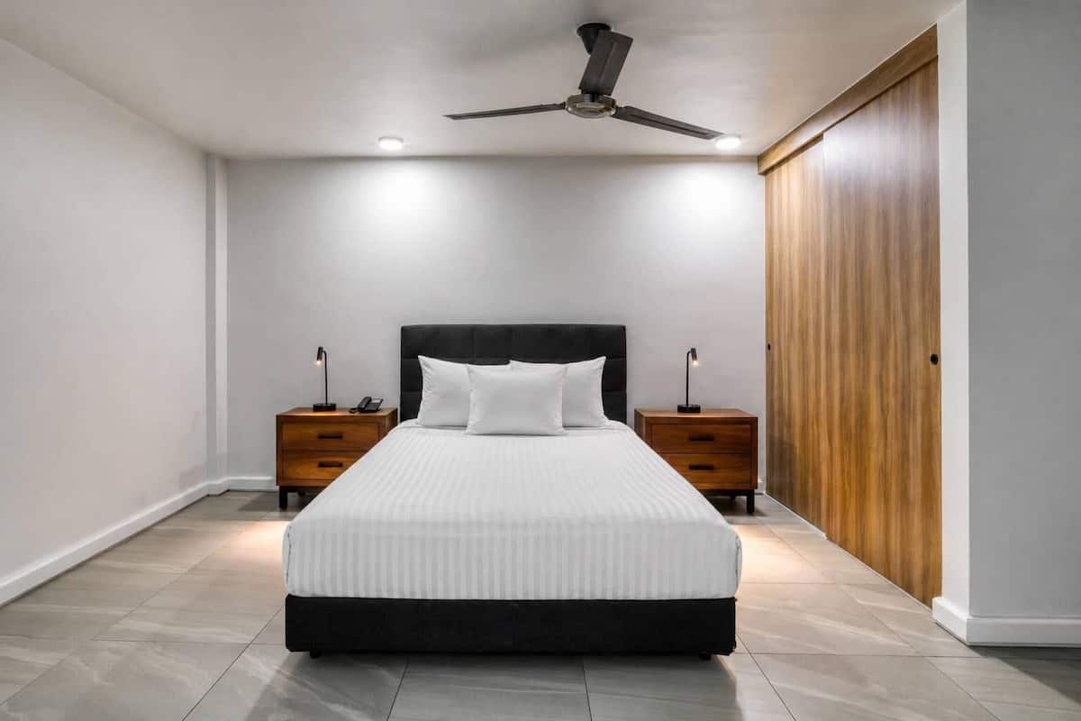 Appartement, 1 grand lit (Larger Room) | Décor unique, ameublement unique