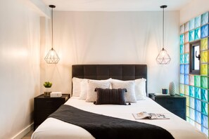 Suite, 1 Queen Bed, Non Smoking | Individually decorated, free WiFi, bed sheets - Comfort Suites Tijuana (Tijuana)