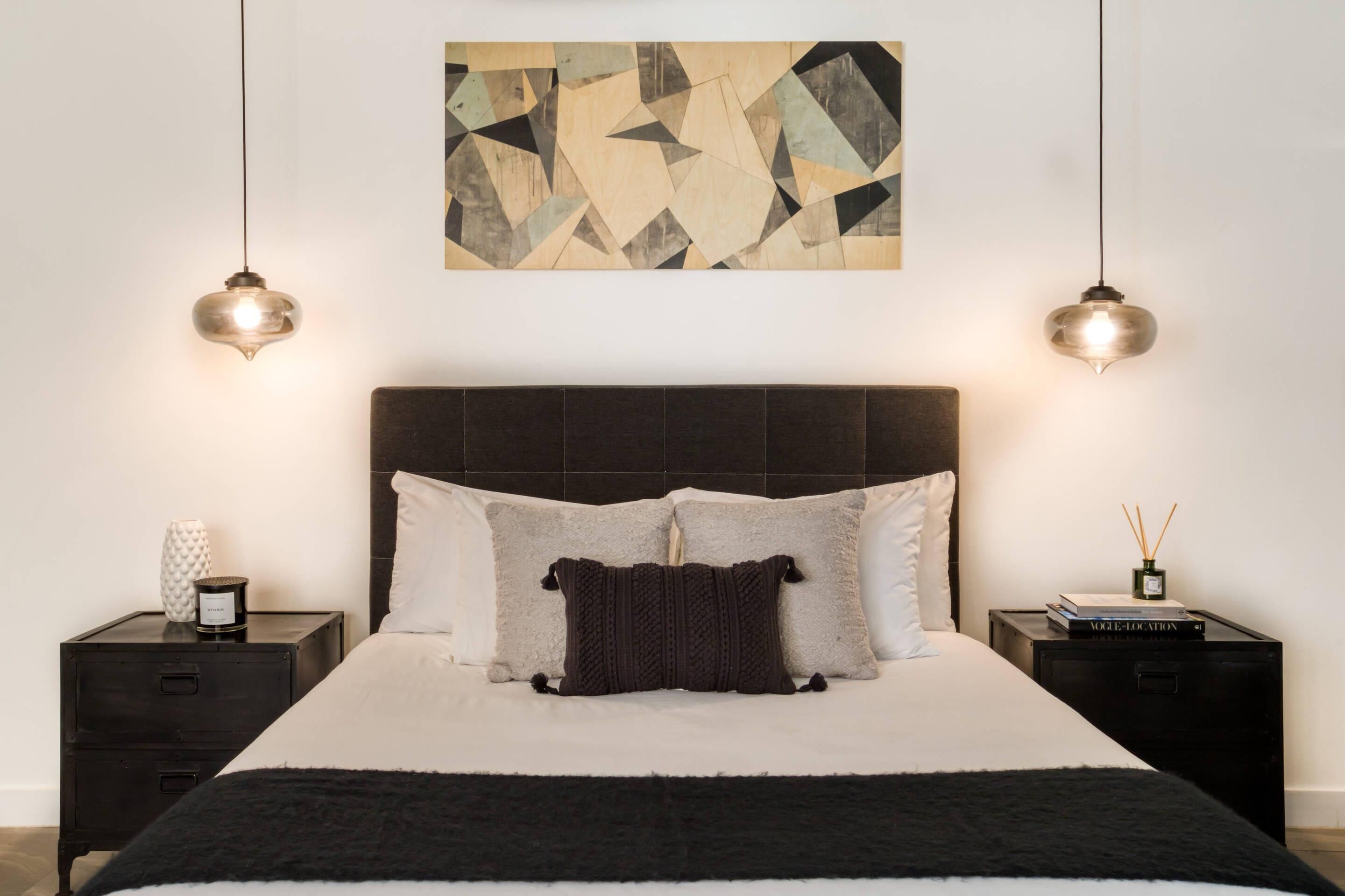 Apartemen, 1 Tempat Tidur Queen (Larger Room) | Didekorasi berbeda-beda dan dilengkapi dengan perabotan berbeda-beda