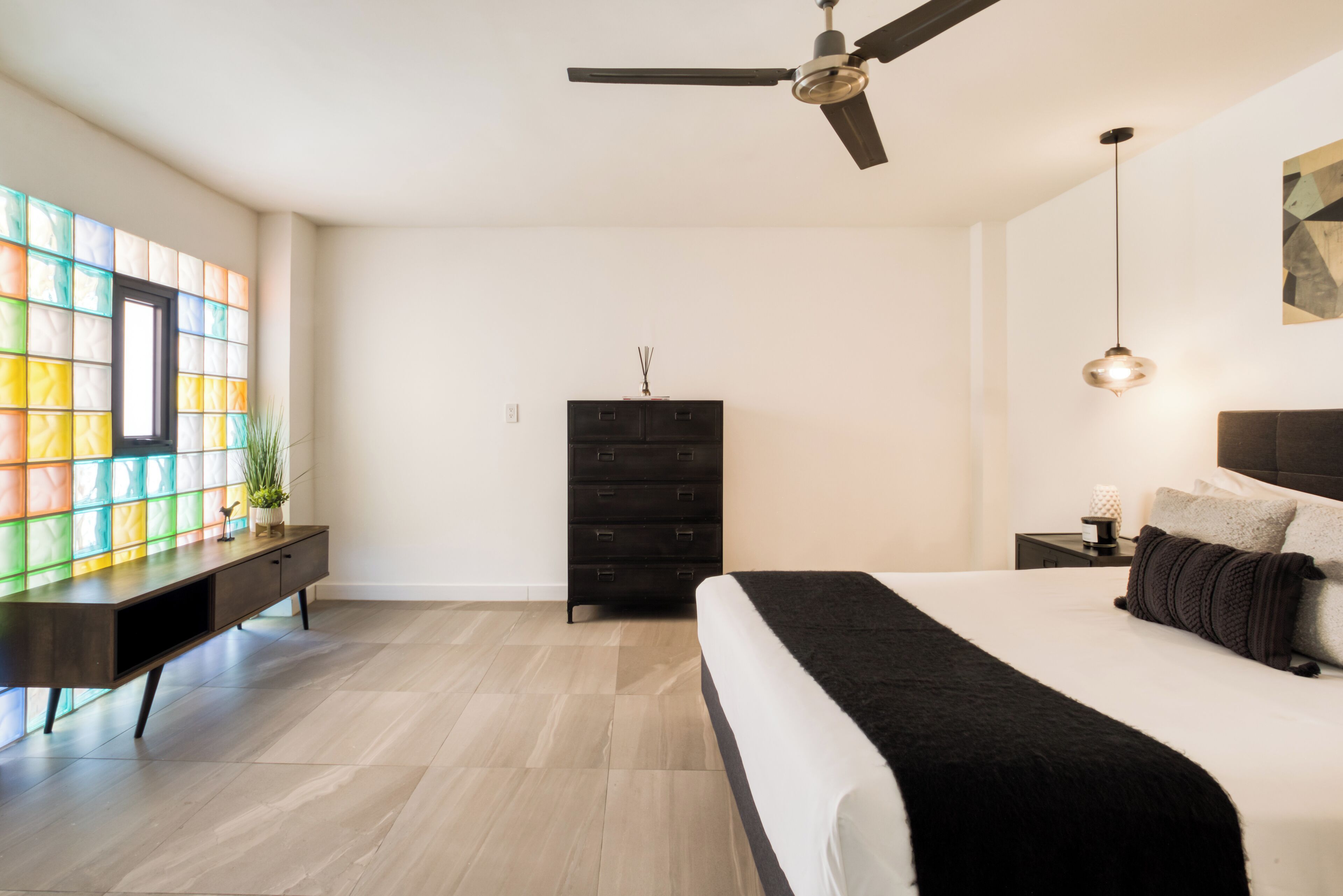 Suite, 1 Queen Bed, Non Smoking | Individually decorated, free WiFi, bed sheets