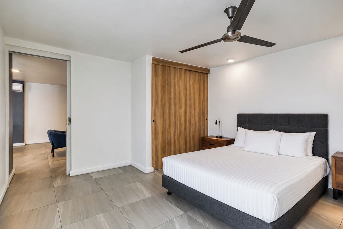 Departamento, 2 camas Queen size | Decoración personalizada y muebles diferentes