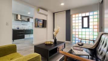 Apartment, 1 Queen Bed (Larger Room)