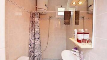 Dusche, Haartrockner, Shampoo