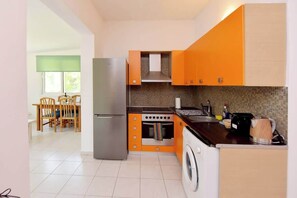 Fridge, oven, stovetop, coffee/tea maker