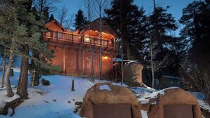 A log cabin with a balcony, surrounded by snow and trees. - Slopeside Retreat, Walk to Slopes, Hot Tub, Sauna (Big Bear Lake)