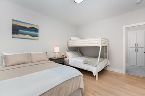 Escrivaninha, ferros/tábuas de passar roupa, Wi-Fi de cortesia