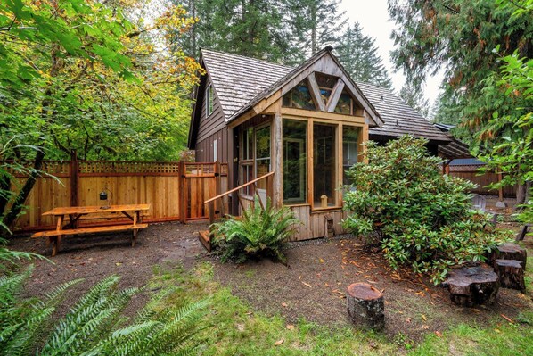 Exterior - Rhododendron Cabin Near Mt Hood Adventures (Rhododendron)