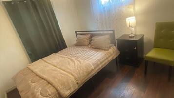 3 habitaciones, tabla de planchar con plancha, wifi y ropa de cama