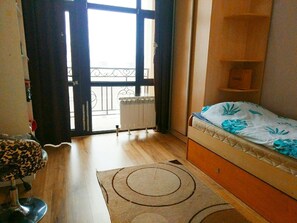 1 bedroom, desk, iron/ironing board, free WiFi