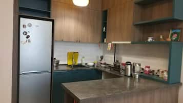Fridge, stovetop, electric kettle, cookware/dishes/utensils