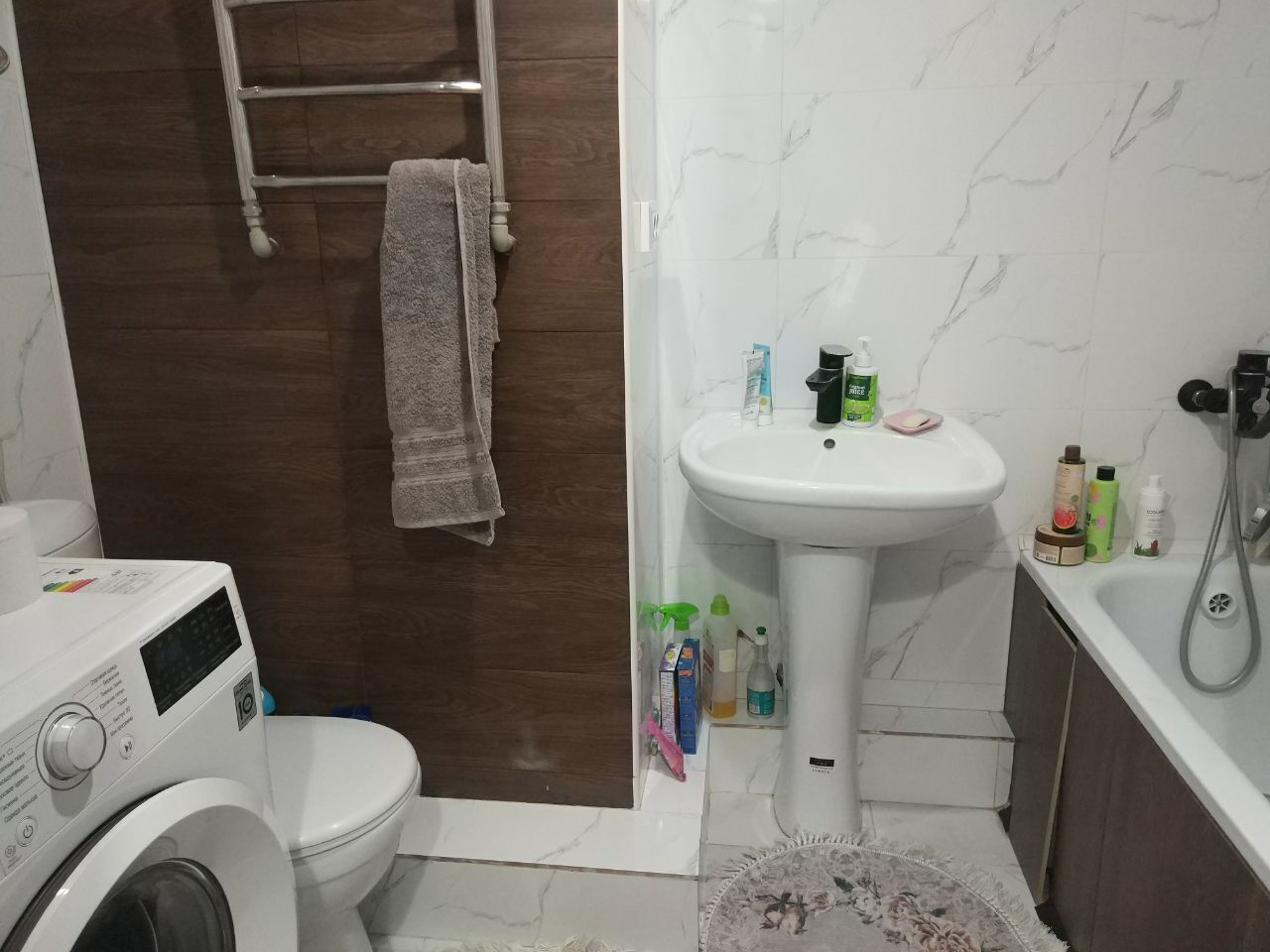 Håndklær, såpe og toalettpapir