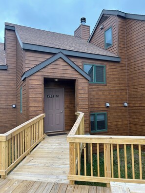 Exterior - Cozy 1B/1B Condo w/ Massage Chair & Jetted Tub! (Wakefield)