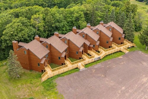 Cozy 1B/1B Condo w/ Massage Chair & Jetted Tub!