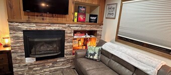 Cozy 1B/1B Condo w/ Massage Chair & Jetted Tub!