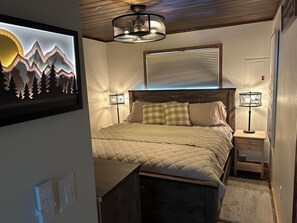 1 bedroom, WiFi, bed sheets - Cozy 1B/1B Condo w/ Massage Chair & Jetted Tub! (Wakefield)