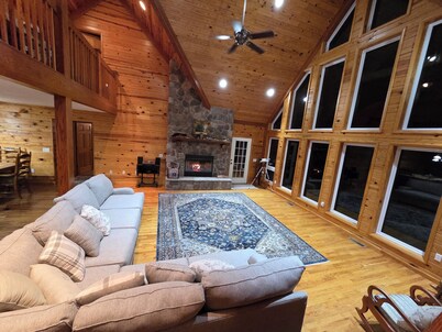 Large Group Private Lodge w/Stocked Pond, Fireplace and Game Room