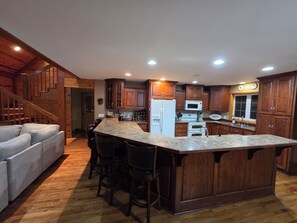 Frigorífic, microones, forn i placa de cuina