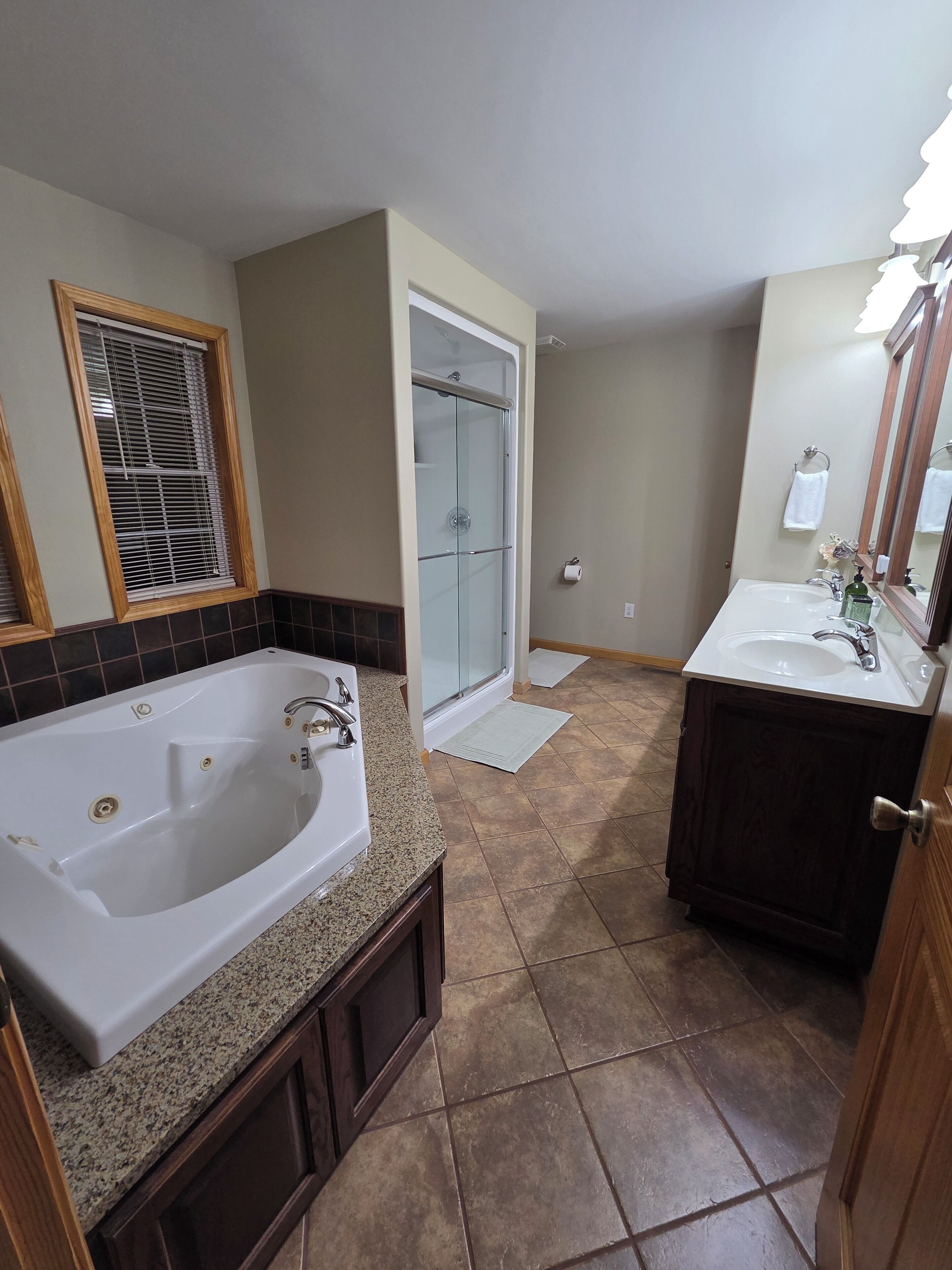 Whirlpool, Haartrockner, Handtücher, Seife