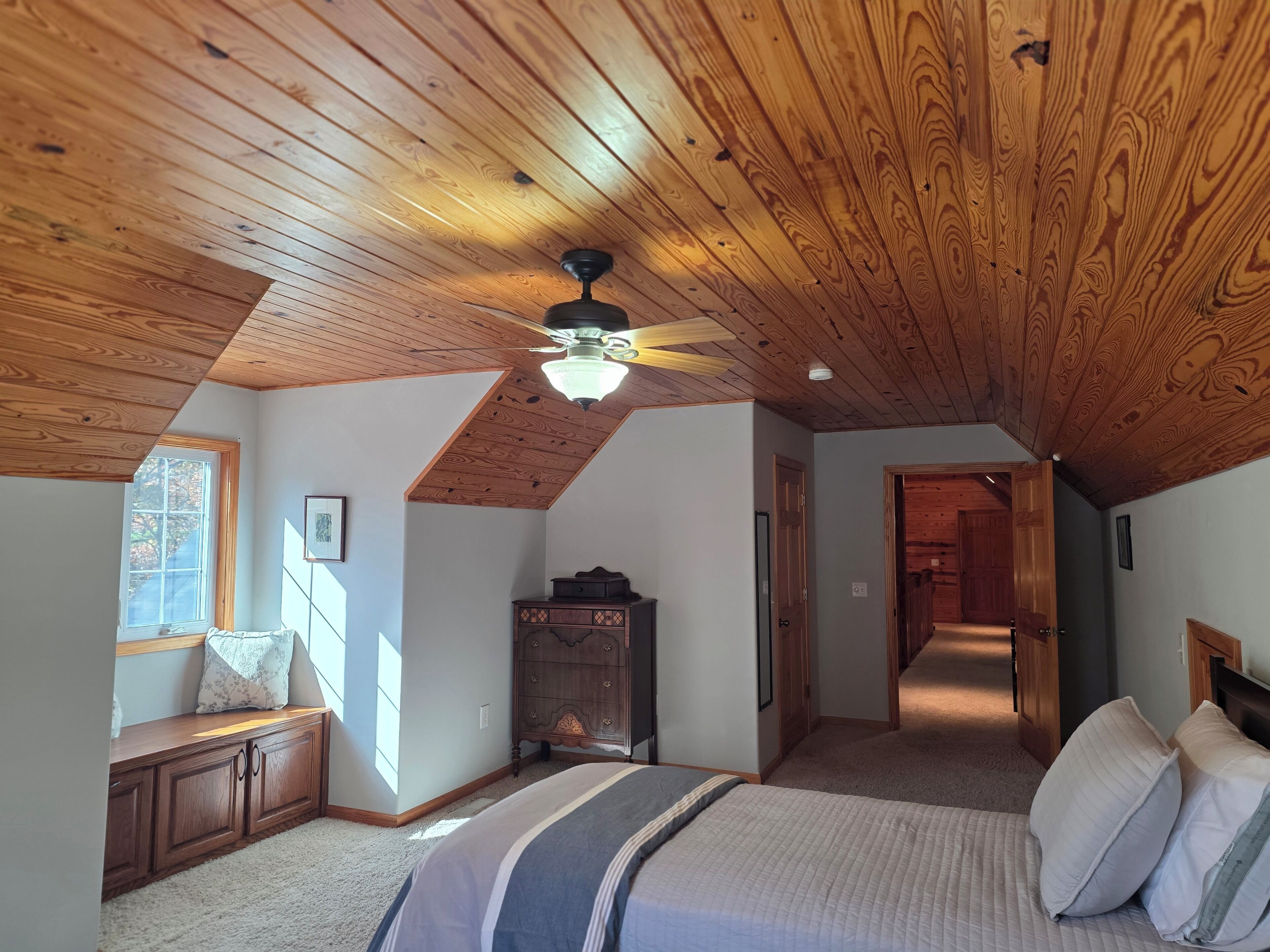 5 Schlafzimmer, Schreibtisch, Bügeleisen/Bügelbrett, Reisekinderbett