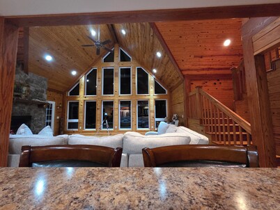 Large Group Private Lodge w/Stocked Pond, Fireplace and Game Room