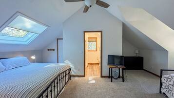 6 bedrooms, desk, free WiFi, bed sheets