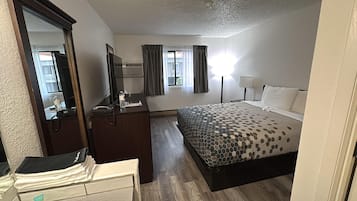 Desk, laptop workspace, iron/ironing board, free WiFi