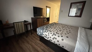 Desk, laptop workspace, iron/ironing board, free WiFi