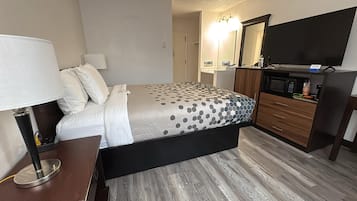 Desk, laptop workspace, iron/ironing board, free WiFi