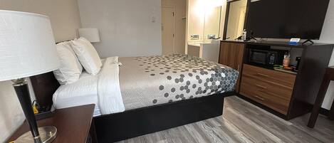 Skrivbord, arbetsyta för laptop, strykjärn/strykbräda och gratis wi-fi