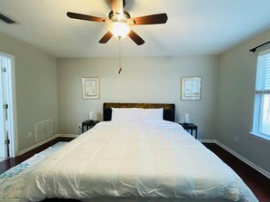 4 bedrooms, iron/ironing board, WiFi, bed sheets