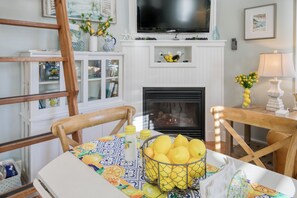 Dining - Seabrook Cabin - 10 min Walk to Town, PVT Forest Backyard, Dog Friendly (Pacific Beach)