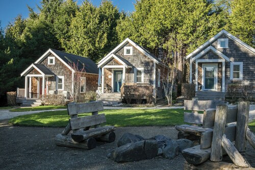 10 min Walk to Town, Fire Table & Forest View