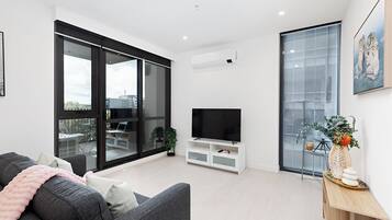 Smart TV, video games