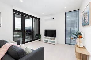 智能电视、电子游戏