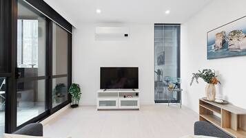 Smart TV, video games