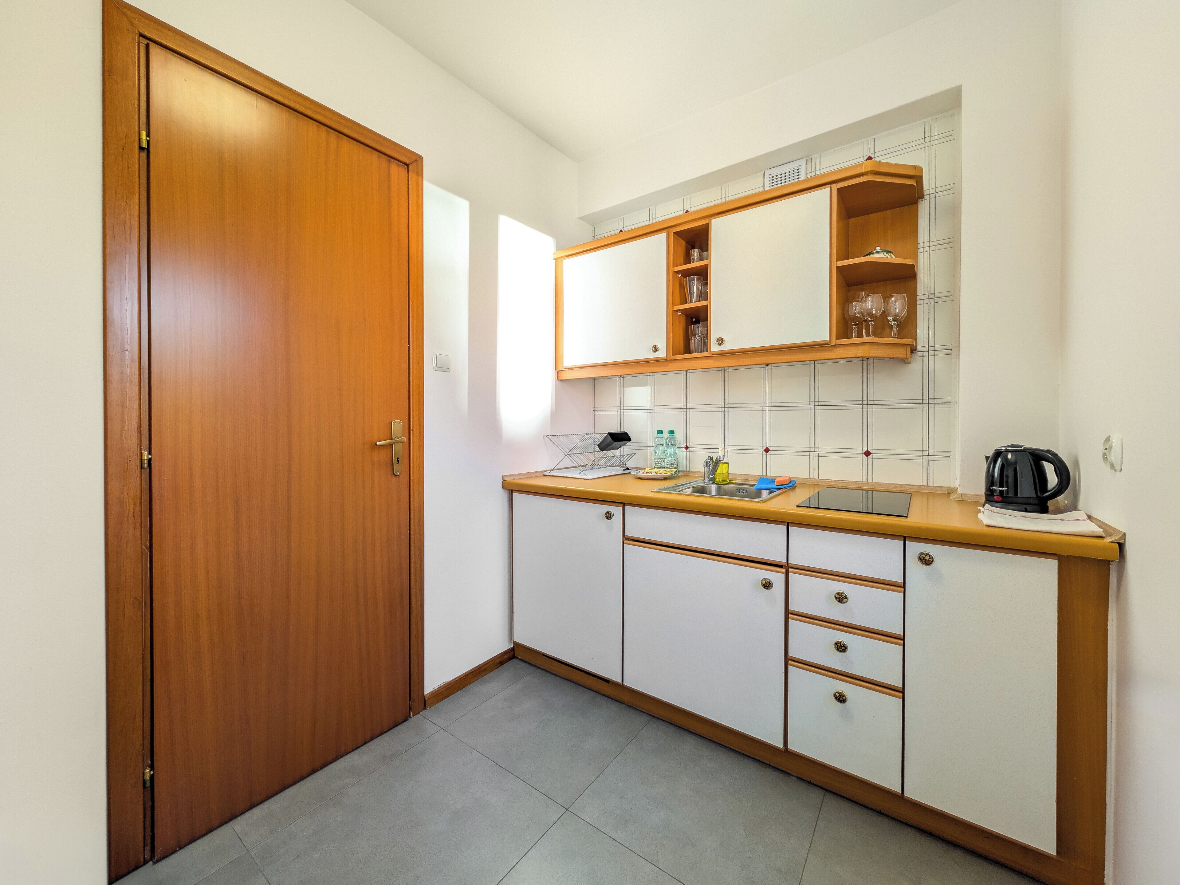 Fridge, stovetop, toaster